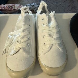 White Canvas  with Frayed Trim